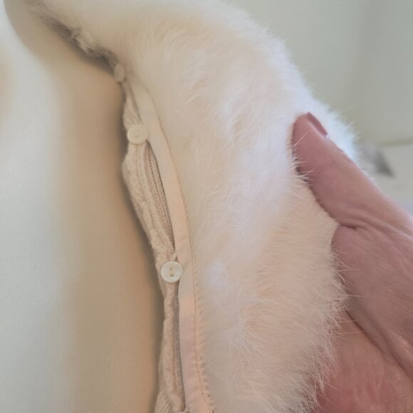 🤍 Vintage Ann Taylor Ivory Cashmere Sweater w/ Fur Collar - Picture 4 of 6